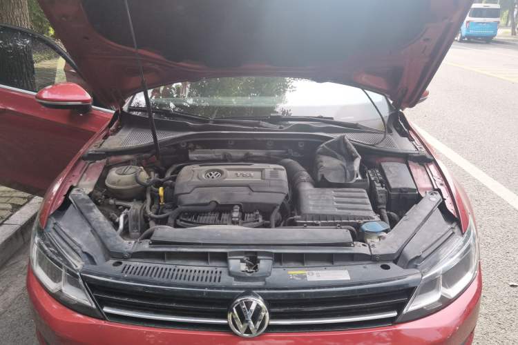 Used Volkswagen Lamando 2015 330TSI DSG Comfort Edition Engine Bay