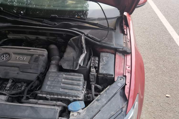 Used Volkswagen Lamando 2015 330TSI DSG Comfort Edition Engine Bay Left