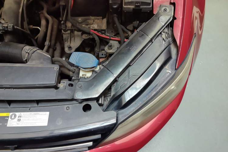 Used Volkswagen Lamando 2015 230TSI DSG Fashion Edition Engine Bay Left