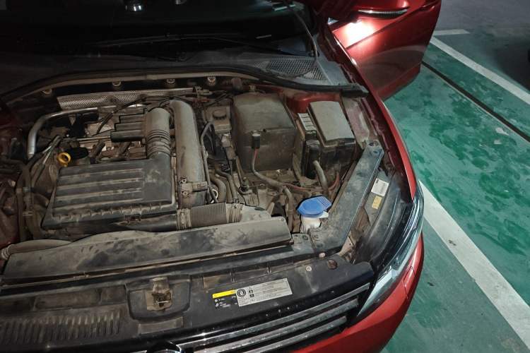 Used Volkswagen Lamando 2015 280TSI DSG Luxury Edition Engine Bay Left