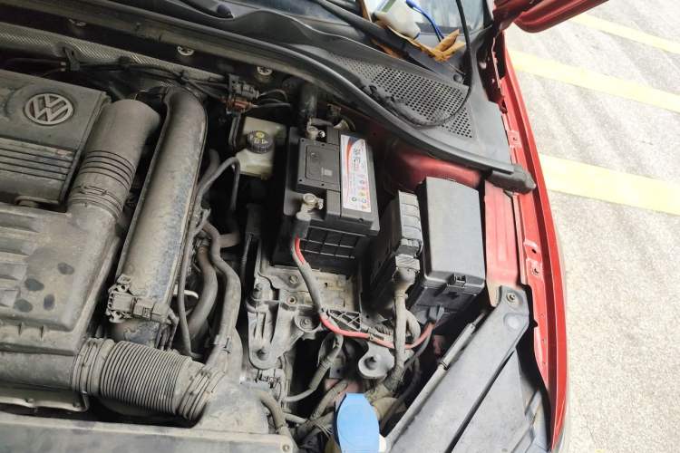 Used Volkswagen Lamando 2015 280TSI DSG Comfort Edition Engine Bay Left