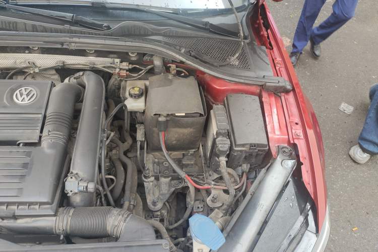 Used Volkswagen Lamando 2015 280TSI DSG Comfort Edition Engine Bay Left