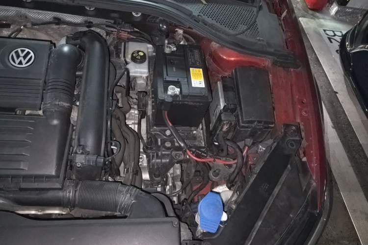 Used Volkswagen Lamando 2015 280TSI DSG Comfort Edition Engine Bay Left