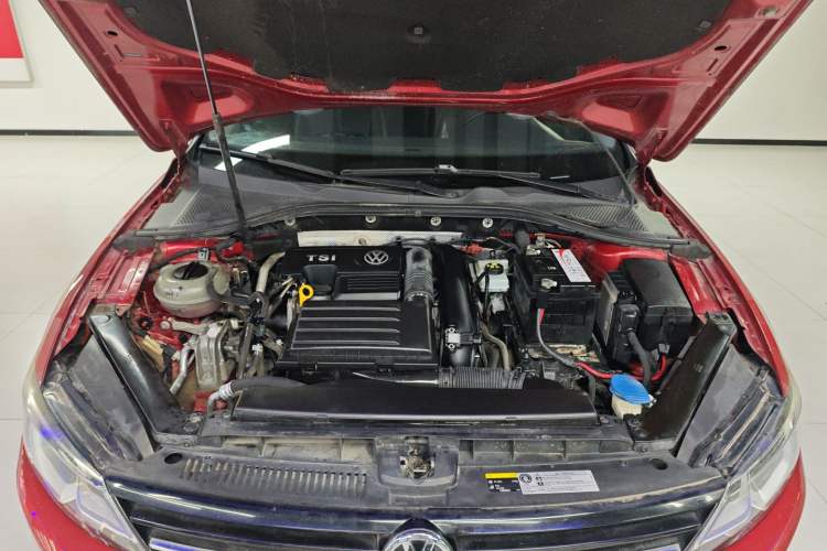 Used Volkswagen Lamando 2015 230TSI DSG Fashion Edition Engine Bay