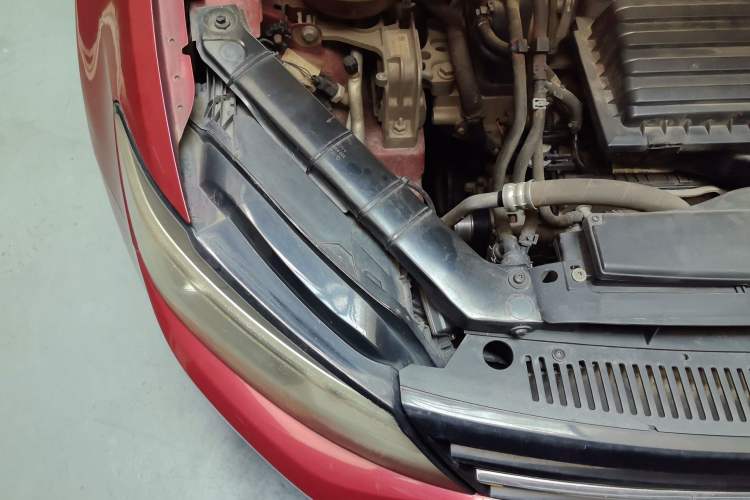 Used Volkswagen Lamando 2015 230TSI DSG Fashion Edition Engine Bay Right
