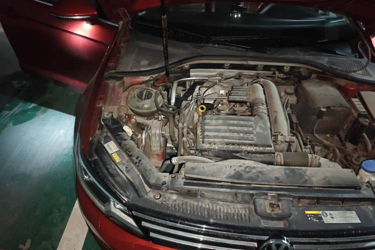 Used Volkswagen Lamando 2015 280TSI DSG Luxury Edition Engine Bay Right