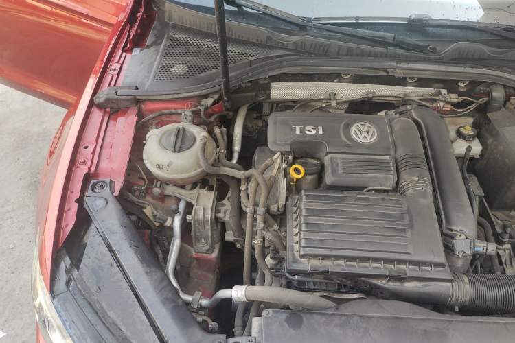 Used Volkswagen Lamando 2015 280TSI DSG Comfort Edition Engine Bay Right