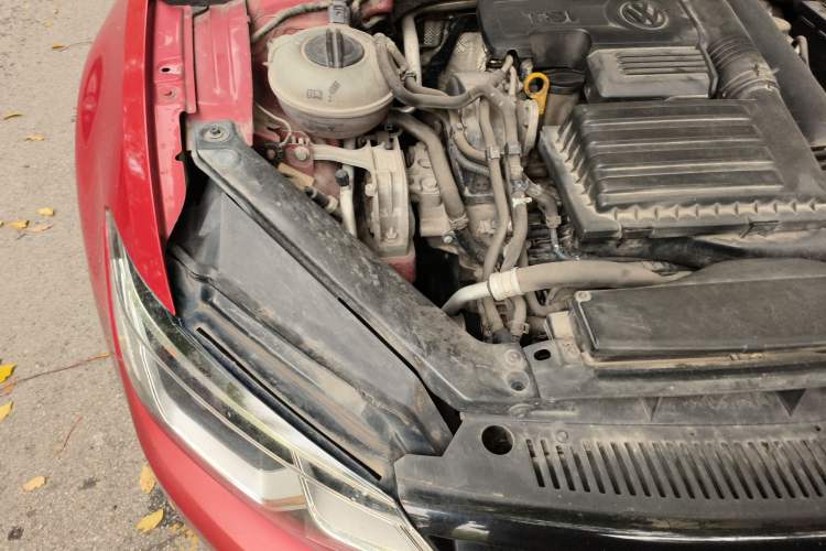 Used Volkswagen Lamando 2015 230TSI DSG Fashion Edition Engine Bay Right