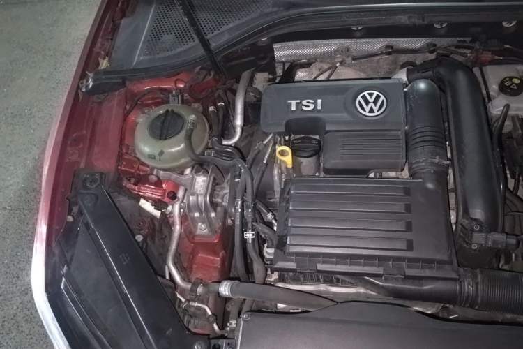 Used Volkswagen Lamando 2015 280TSI DSG Comfort Edition Engine Bay Right