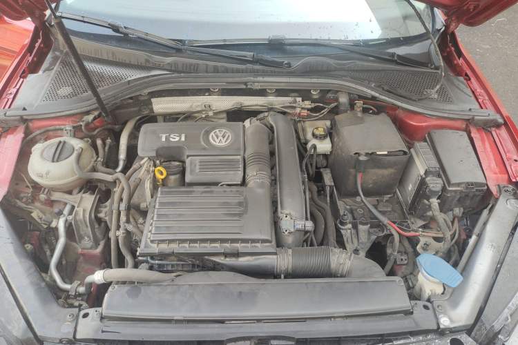 Used Volkswagen Lamando 2015 280TSI DSG Comfort Edition Engine Bay