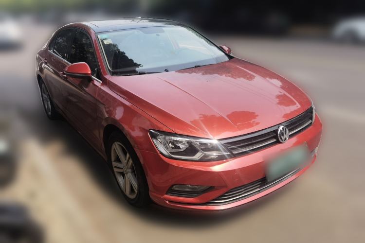 Used Volkswagen Lamando 2015 330TSI DSG Comfort Edition Front Right 45 Deg