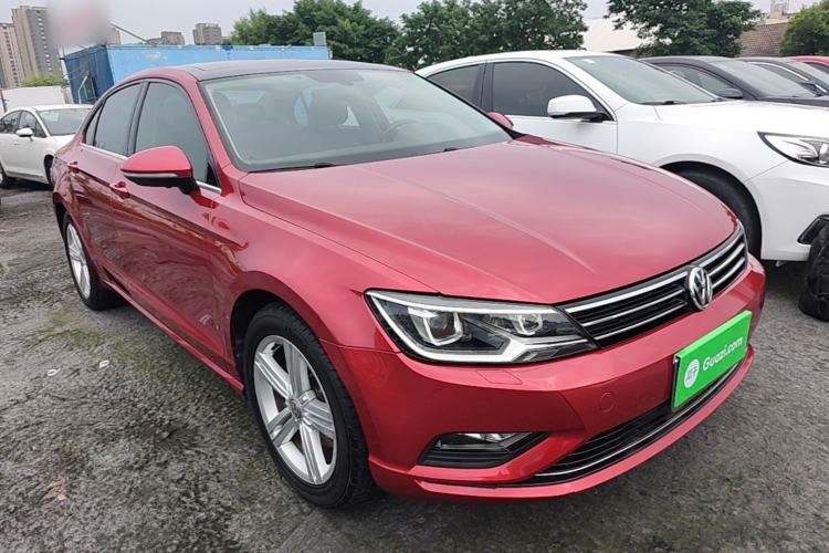 Used Volkswagen Lamando 2015 330TSI DSG Comfort Edition Front Right 45 Deg