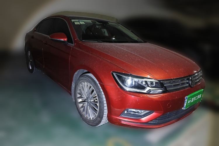 Used Volkswagen Lamando 2015 280TSI DSG Luxury Edition Front Right 45 Deg