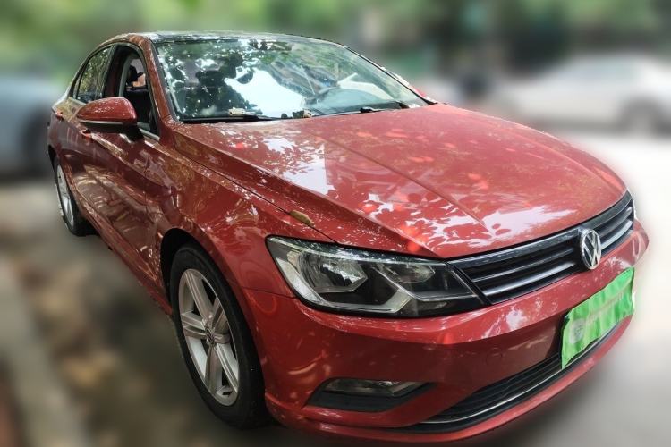 Used Volkswagen Lamando 2015 280TSI DSG Comfort Edition Front Right 45 Deg