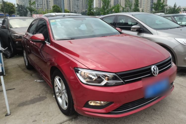 Used Volkswagen Lamando 2015 330TSI DSG Comfort Edition Front Right 45 Deg