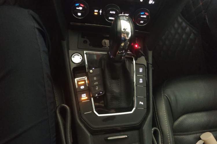 Used Volkswagen Lamando 2015 330TSI DSG Luxury Edition Gear Lever