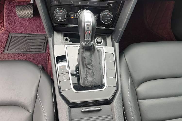 Used Volkswagen Lamando 2015 330TSI DSG Comfort Edition Gear Lever