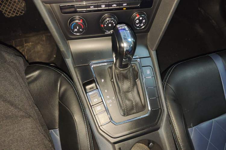 Used Volkswagen Lamando 2015 230TSI DSG Fashion Edition Gear Lever