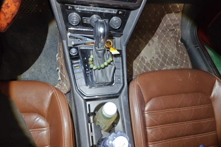 Used Volkswagen Lamando 2015 280TSI DSG Luxury Edition Gear Lever