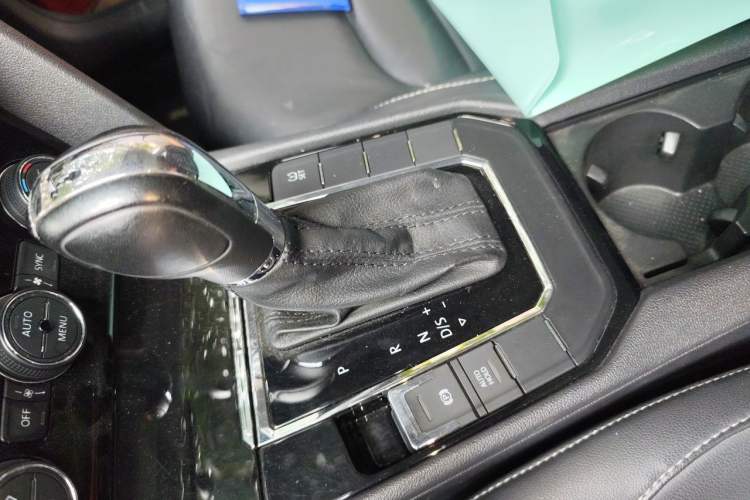 Used Volkswagen Lamando 2015 280TSI DSG Comfort Edition Gear Lever