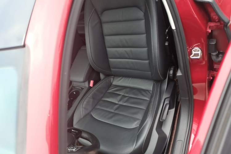 Used Volkswagen Lamando 2015 330TSI DSG Comfort Edition Left Front Seat