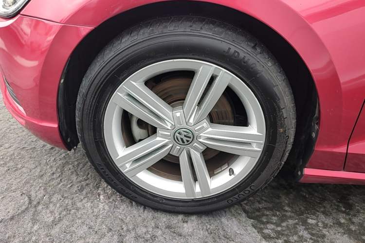 Used Volkswagen Lamando 2015 330TSI DSG Comfort Edition Left Front Wheel Hub