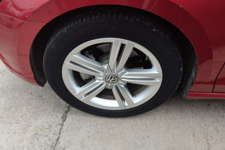 Used Volkswagen Lamando 2015 330TSI DSG Comfort Edition Left Front Wheel Hub