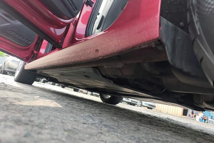 Used Volkswagen Lamando 2015 330TSI DSG Comfort Edition Left Side Sill