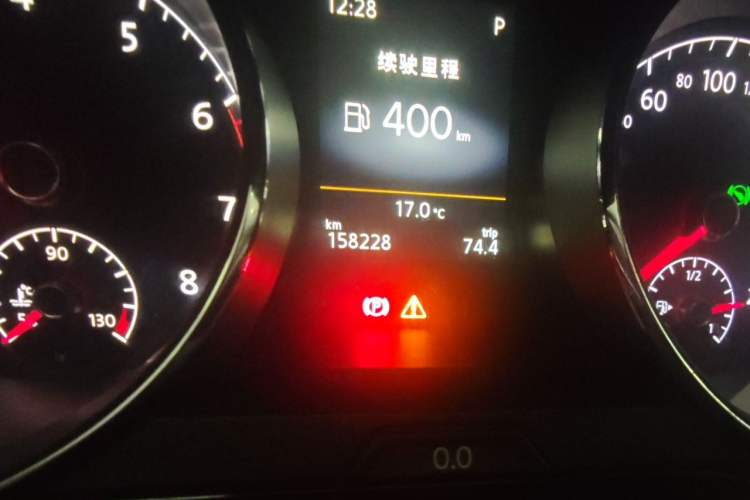Used Volkswagen Lamando 2015 330TSI DSG Luxury Edition Odometer Close Up