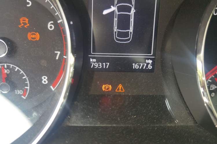 Used Volkswagen Lamando 2015 330TSI DSG Comfort Edition Odometer Close Up