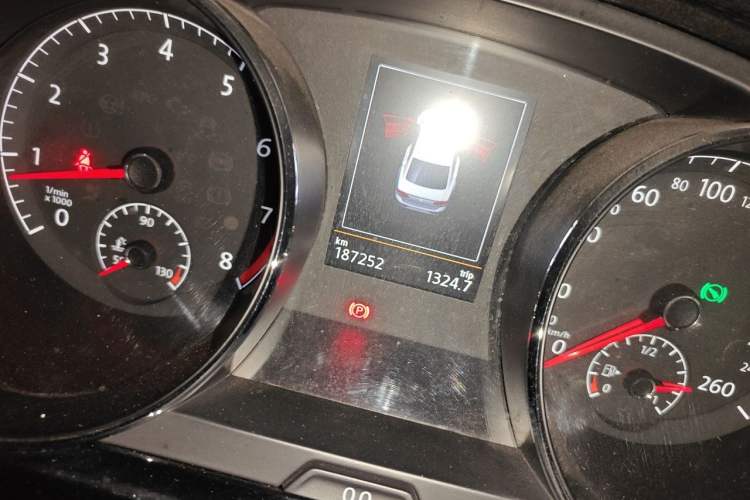 Used Volkswagen Lamando 2015 280TSI DSG Luxury Edition Odometer Close Up