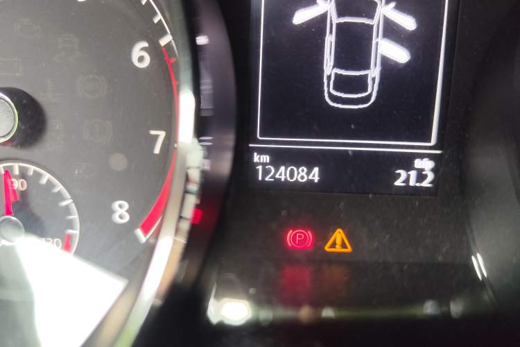 Used Volkswagen Lamando 2015 280TSI DSG Comfort Edition Odometer Close Up