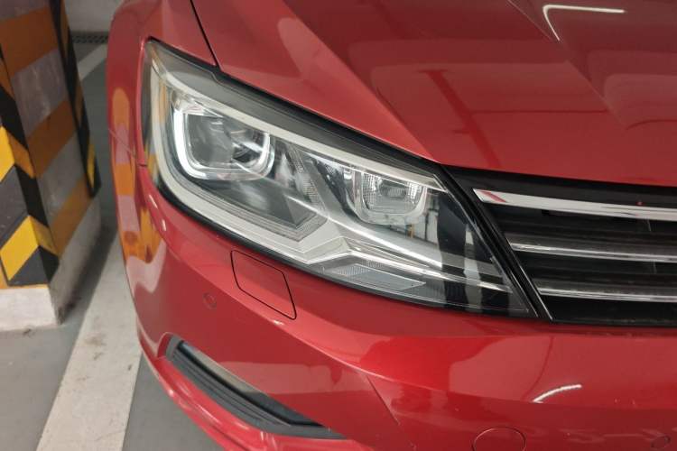 Used Volkswagen Lamando 2015 330TSI DSG Luxury Edition Right Front Headlight