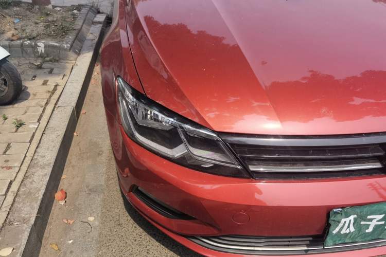 Used Volkswagen Lamando 2015 330TSI DSG Comfort Edition Right Front Headlight