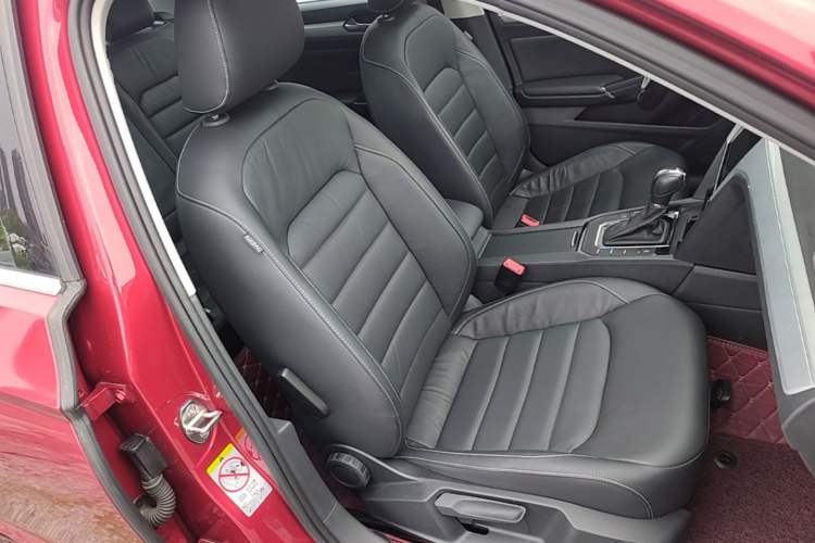 Used Volkswagen Lamando 2015 330TSI DSG Comfort Edition Right Front Seat