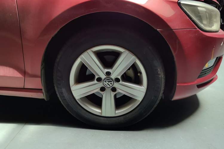 Used Volkswagen Lamando 2015 230TSI DSG Fashion Edition Right Front Wheel Hub