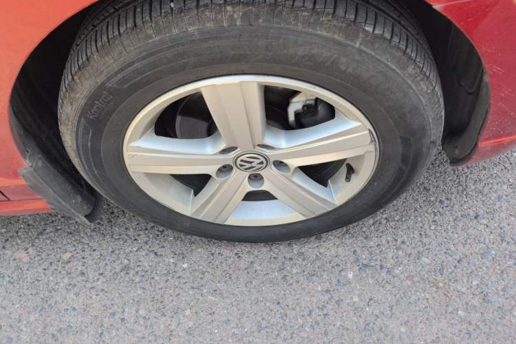 Used Volkswagen Lamando 2015 230TSI Manual Trend Edition Right Front Wheel Hub