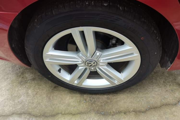 Used Volkswagen Lamando 2015 330TSI DSG Comfort Edition Right Rear Wheel Hub