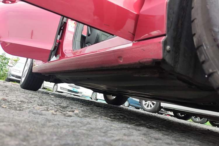 Used Volkswagen Lamando 2015 330TSI DSG Comfort Edition Right Side Sill