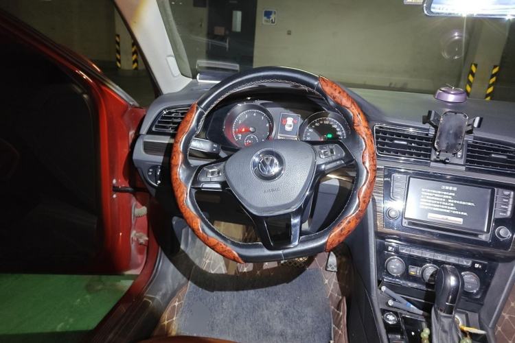 Used Volkswagen Lamando 2015 280TSI DSG Luxury Edition Steering Wheel