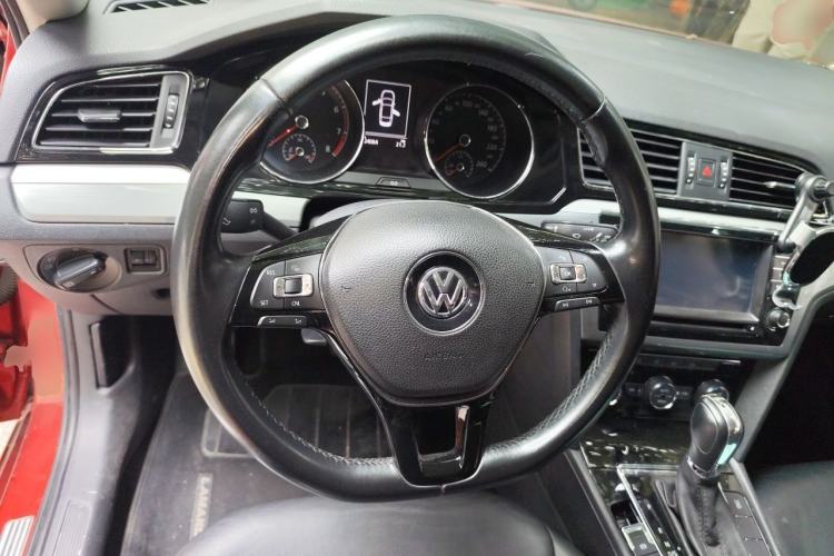 Used Volkswagen Lamando 2015 280TSI DSG Comfort Edition Steering Wheel