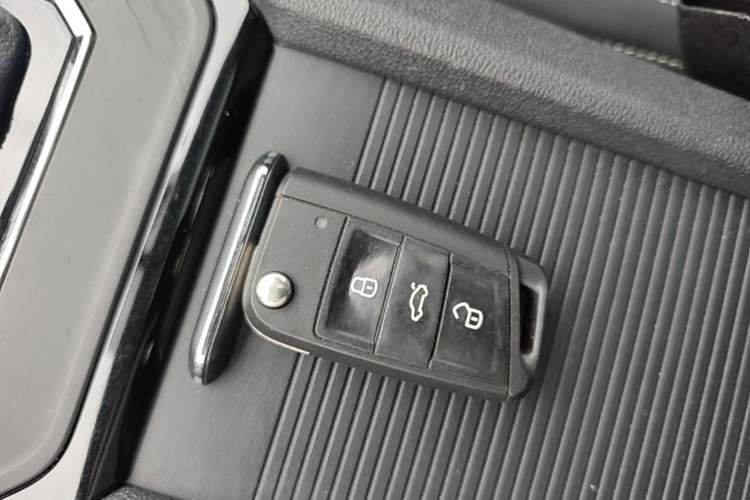 Used Volkswagen Lamando 2015 330TSI DSG Comfort Edition Vehicle Key