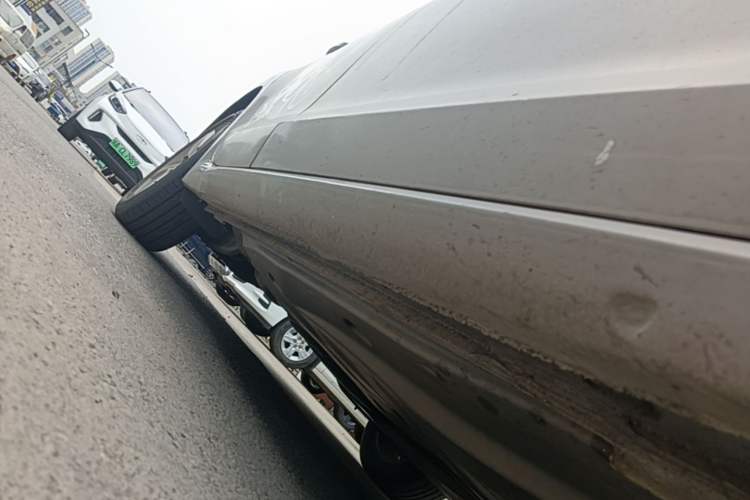 Used Volkswagen Lamando 2015 230TSI DSG Fashion Edition Right Side Sill