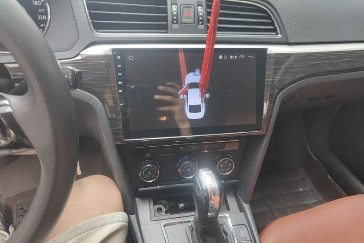 Used Volkswagen Lamando 2015 230TSI DSG Fashion Edition Audio And AC Panel