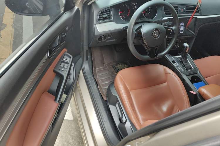 Used Volkswagen Lamando 2015 230TSI DSG Fashion Edition Driver Seat