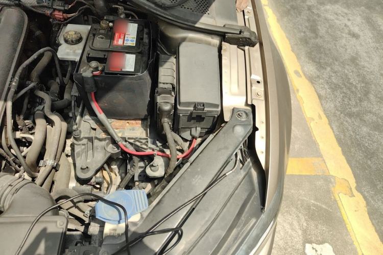 Used Volkswagen Lamando 2015 230TSI DSG Fashion Edition Engine Bay Left