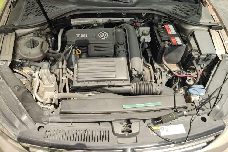 Used Volkswagen Lamando 2015 230TSI DSG Fashion Edition Engine Bay