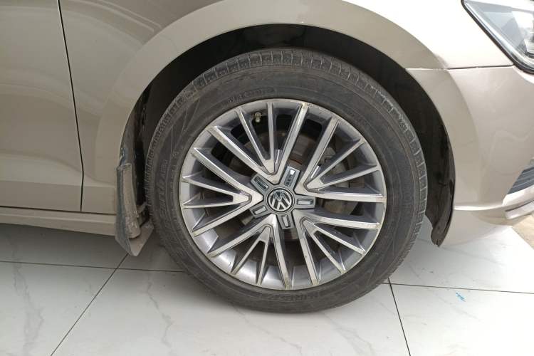 Used Volkswagen Lamando 2015 280TSI DSG Luxury Edition Exterior 7