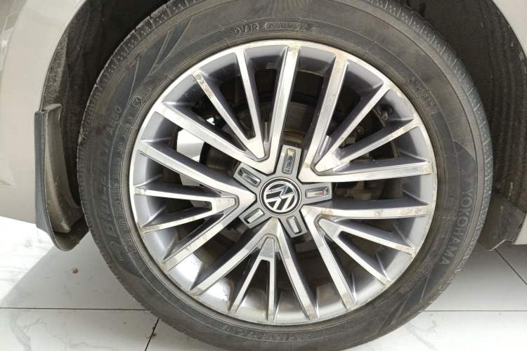 Used Volkswagen Lamando 2015 280TSI DSG Luxury Edition Exterior 8