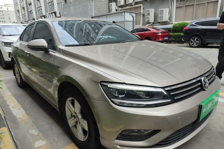 Used Volkswagen Lamando 2015 230TSI DSG Fashion Edition Front Right 45 Deg
